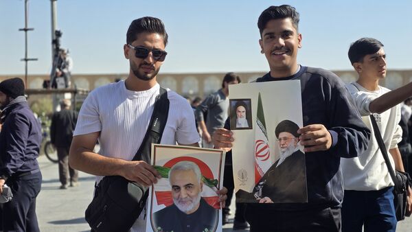 راهپیمایی باشکوه روز ۱۳ آبان در میدان امام خمینی(ره) اصفهان 