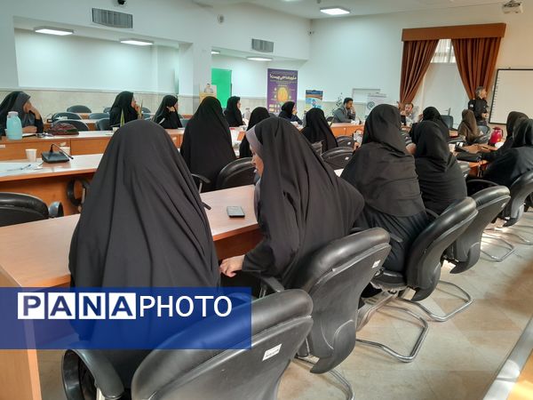 دوره تربیت معلم اقدام پژوهی در سطح نواحی مشهد