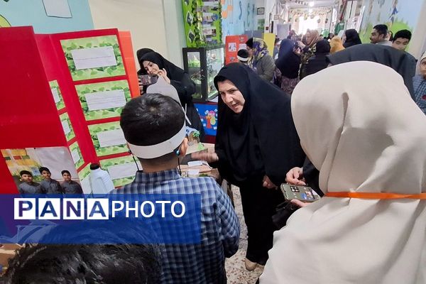 خلاقیت دانش‌آموزی در نمایشگاه جابر زیر ذره‌بین کارشناسان آموزش‌وپرورش قدس
