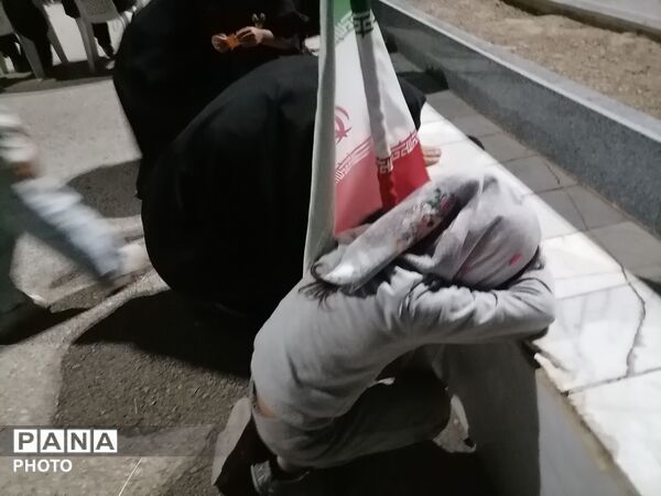 اجتماع مردم در سوگ رهبر شهید دربلوار شهدای شهر بار
