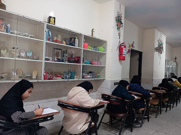 امتحانات نوبت اول در دبیرستان نمونه اندیشه 