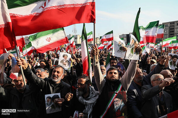 مراسم بیعت با سومین رهبر انقلاب در تهران - 2