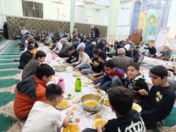 برپایی سفره افطار و برگزاری جلسه قرآن در شب ولادت امام حسن مجتبی (ع)