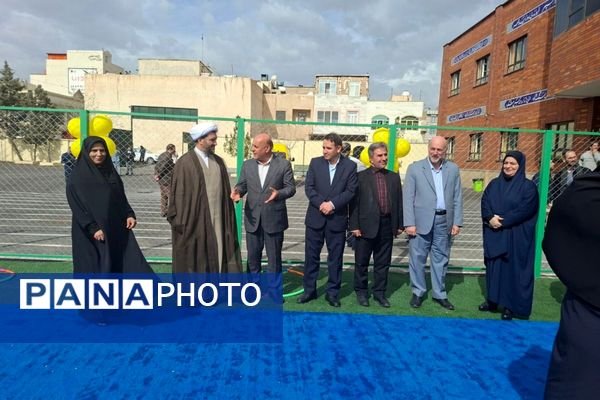 مدرسه خیری حسینی‌راد با چمن مصنوعی و پنل خورشیدی گشایش یافت
