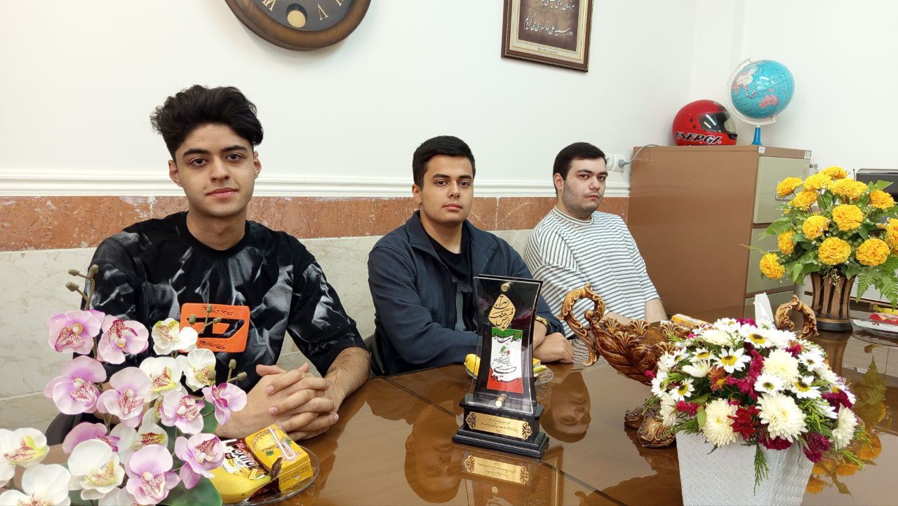 برگزاری آیین تجلیل از برترین‌های کنکور در مدرسه نمونه دولتی فرهنگ منطقه ۱۰