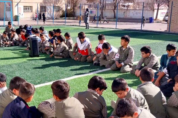 آموزش شرایط اضطراری و پناهگیری در دبستان باقرالعلوم فیروزکوه