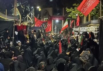مراسم معنوی جاماندگان اربعین در محله کرج، نماد اتحاد و عشق به امام حسین(ع) 