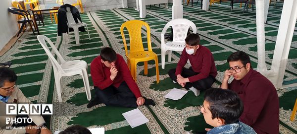 آمادگی دانش آموزان دبیرستان نمونه آیت‌الله خامنه‌ای برای مسابقات شاهنامه خوانی 