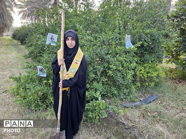 کاشت نهال به یاد دانش‌آموزان شهید مدرسه شجره طیبه میناب در سندرک