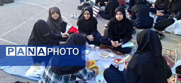 آیین صبحانه سالم در دبیرستان اخوان کریمی قم