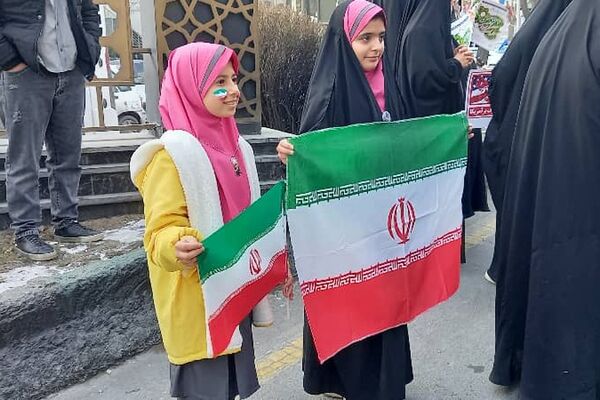 راهپیمایی پرشور ۲۲بهمن در رودهن 