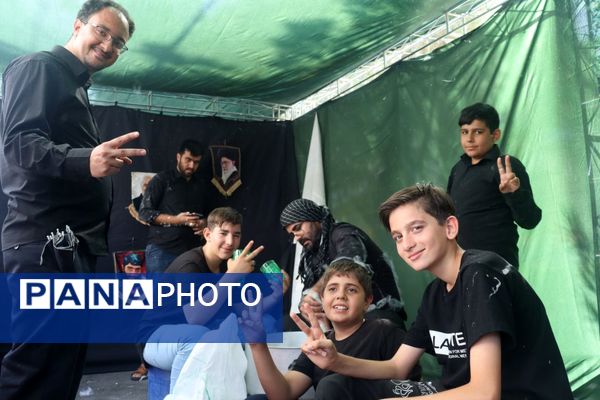 خادمی عاشقانه