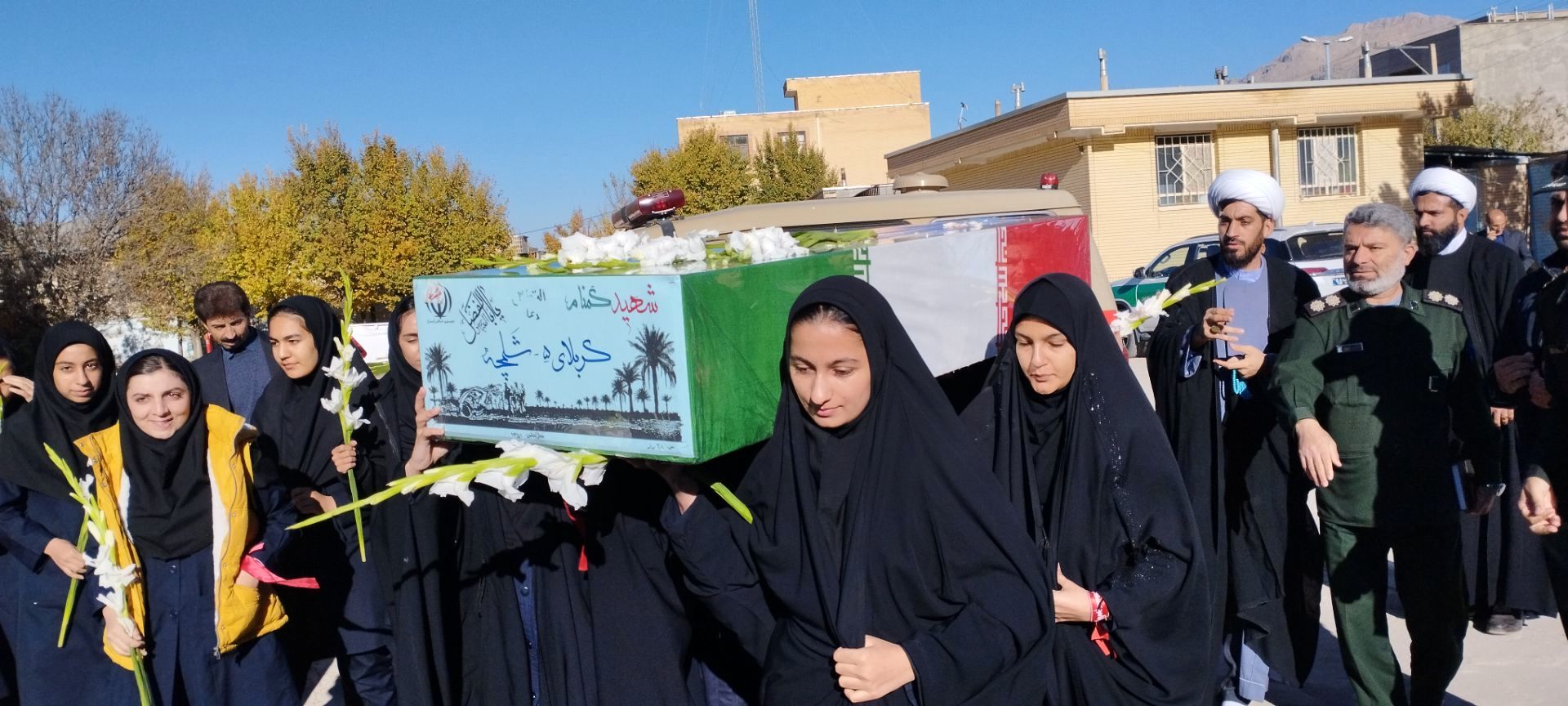 عطر گلاب، پرچم ایران و قدم‌های نور؛ در دبیرستان  فروغ‌دانش اردل