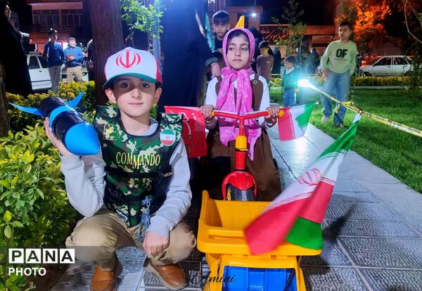 نسل جدید هم پای کار انقلاب هستند