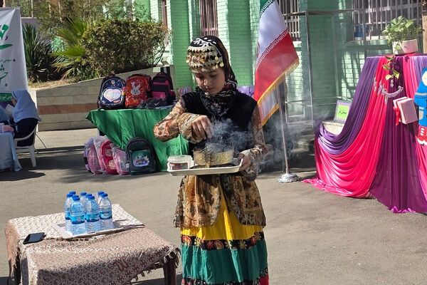 جشن عاطفه‌ها؛ لبریز از مهربانی در دبستان دخترانه قدر بهارستان ۲