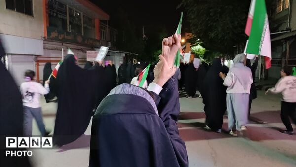 مردم فارسان با دست‌های وحدت، حامی مقاومت شدند