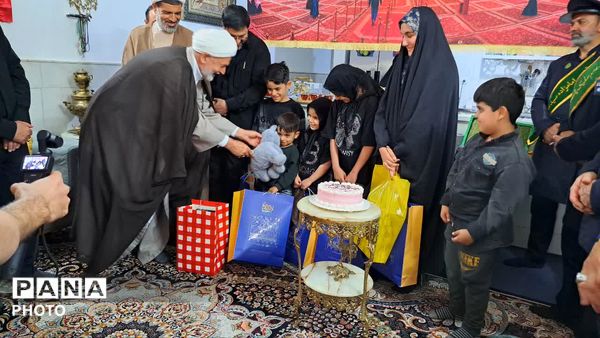 دیدار مسئولان قم با خانواده شهید محمد وزینی اکبر