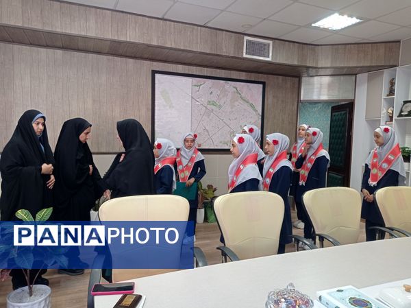 دیدار دانش‌آموزان مدرسه مهندس رحمانی فرد با مسولین اداره ناحیه یک مشهد مقدس 