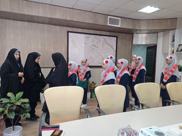 دیدار دانش‌آموزان مدرسه مهندس رحمانی فرد با مسولین اداره ناحیه یک مشهد مقدس 