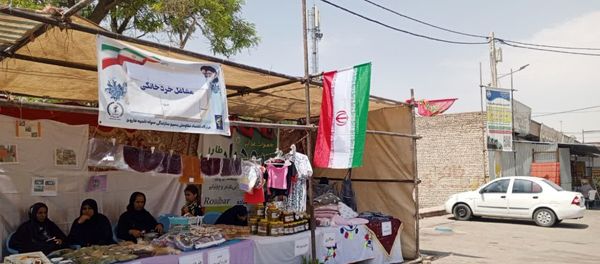 غرفه هنری دختران و مادران فاروجی در پارک وحدت 