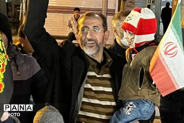 مردم فیروزکوه، کف خیابان را خالی‌ نمی کنند