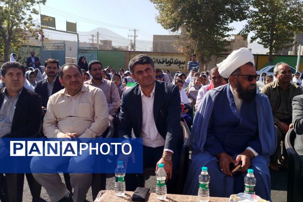 مدرسه فروغ دانش میزبان آیین باشکوه جشن عاطفه‌ها شد