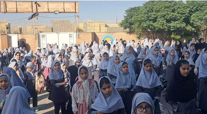 نواختن زنگ مهر و مقاومت در دبستان آیت الله هاشمی رفسنجانی