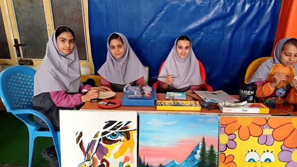 برگزاری نمایشگاه ماها در دبستان ام السلمه ۲ شهرستان جاجرم
