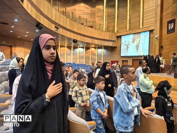اختتامیه نخستین جشنواره بزرگ «عمو پلیس» با شعار «پلیس مجاهد، ملت مبعثوث، ایران سرافراز» 