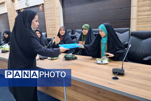 برگزاری نشست تخصصی شاعران و نویسندگان ملاردی 