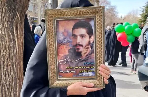 مردم یزد آمدند تا بگویند ما حافظان این نظامیم