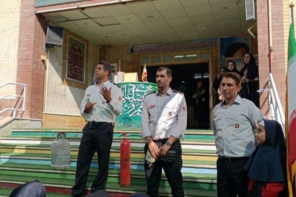 گرامیداشت روز آتش‌نشانی و ایمنی در مدارس شهرستان پیشوا