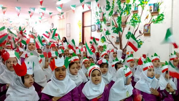  قاب‌های خبری از مراسم زنگ انقلاب در دبستان بوستان شهرستان بن