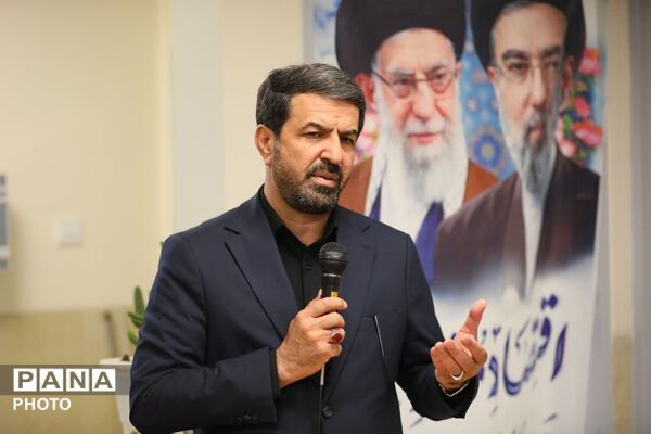 بازدید استاندار همدان از کارخانه خوراک دام و طیور نهاوند