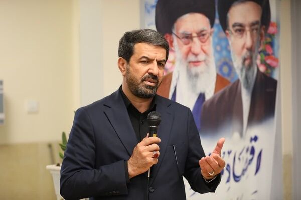 بازدید استاندار همدان از کارخانه خوراک دام و طیور نهاوند