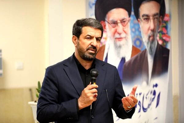 بازدید استاندار همدان از کارخانه خوراک دام و طیور نهاوند
