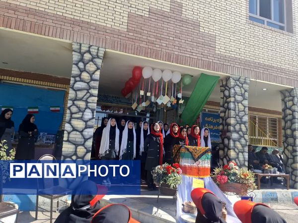 برگزاری ویژه‌ برنامه هفته فرهنگی در دبیرستان حضرت فاطمه‌زهرا(س) شهرستان فیروزکوه