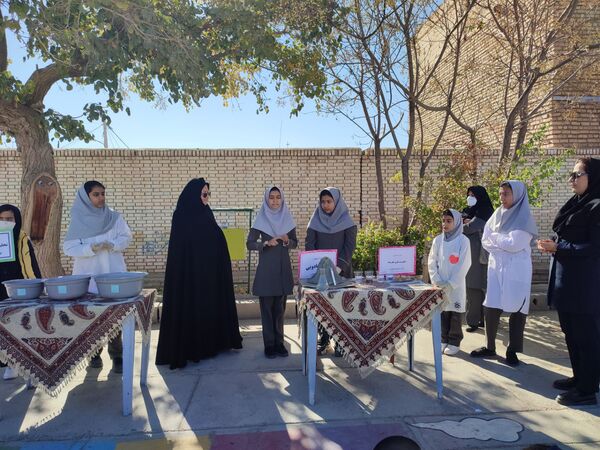 شور و هیجان در حیاط مدرسه