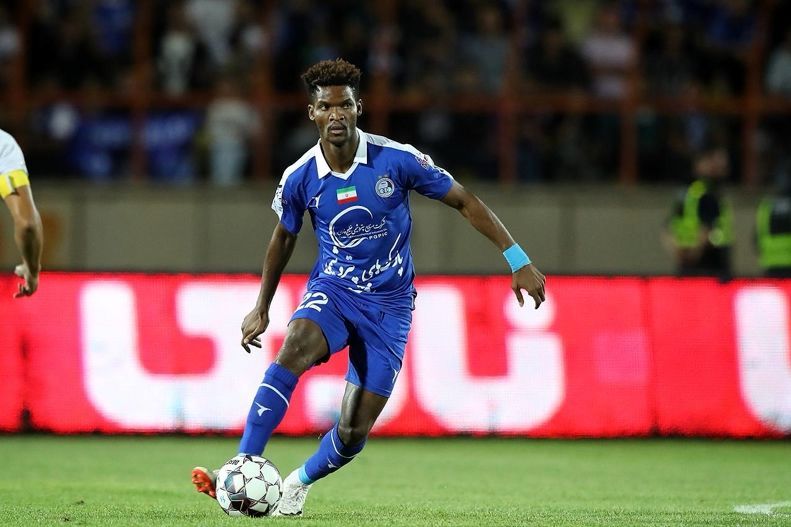 مذاکره برای بازگشت هافبک فراری گابنیایی استقلال