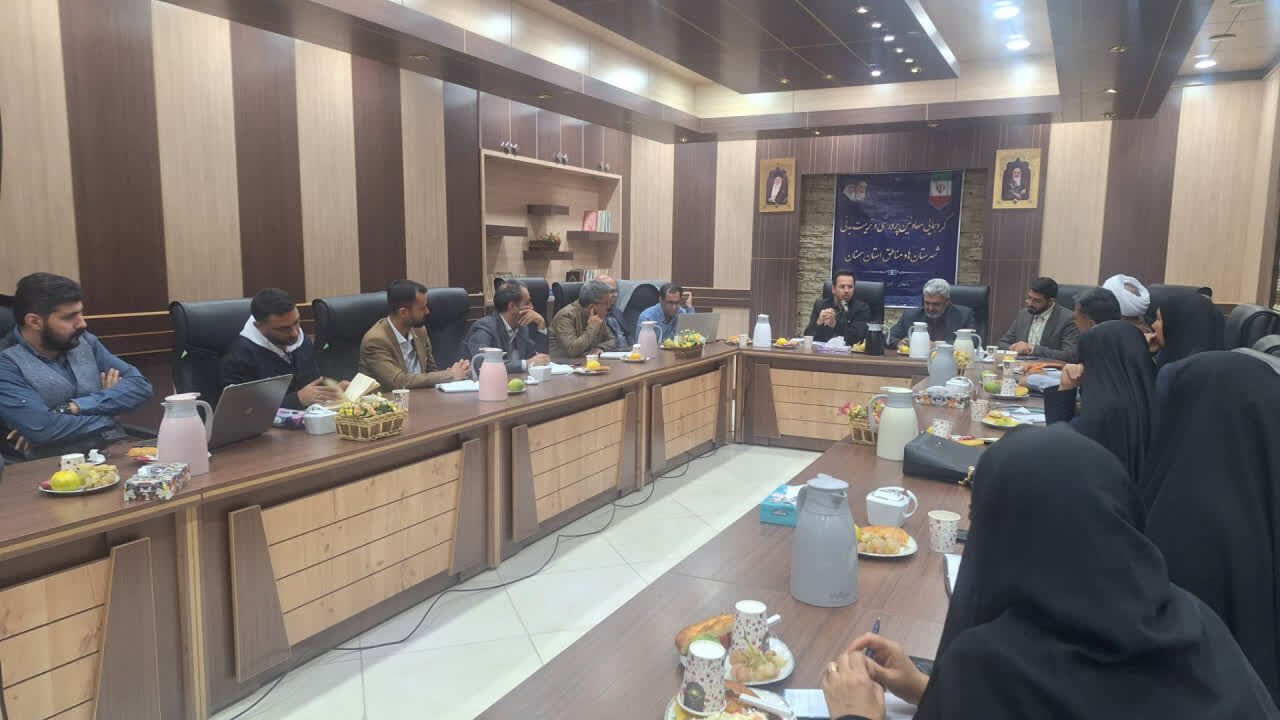 خلوت کردن میز کار مدارس با نقش‌پذیری دانش‌آموز باید هنر سازمان در مناطق باشد