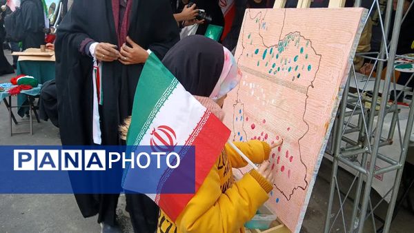 راهپیمایی ۲۲ بهمن با حضور پرشور مردم انقلابی در تهران