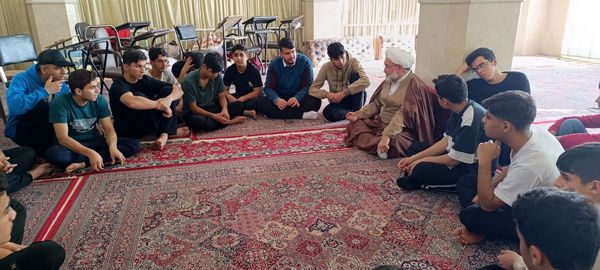 مراسم معنوی اعتکاف دانش‌آموزان پسر ابرکوهی در مسجد چهارده معصوم 