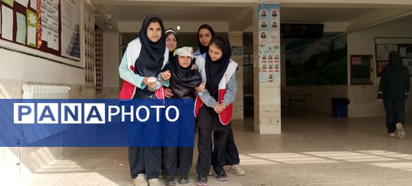 مانور زلزله در دبیرستان شهید هاشمی نژاد 