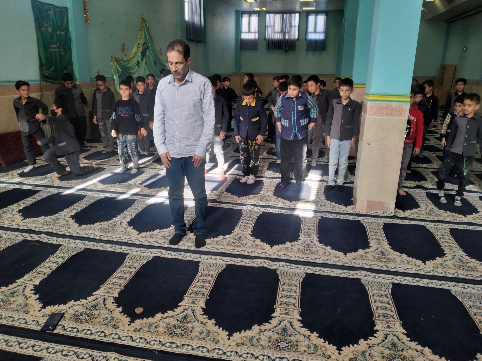 فریضه‌ نماز جماعت مدرسه صاحب الزمان (عج) سفیدار 