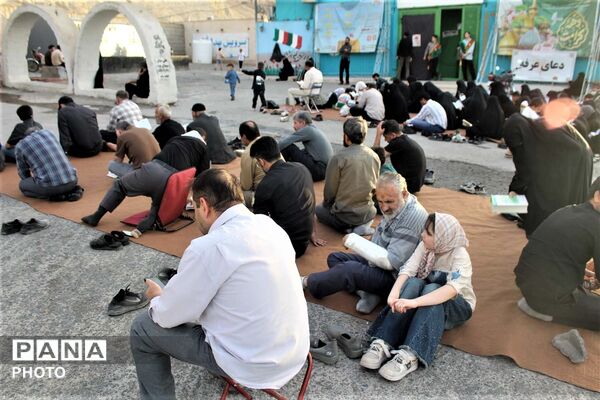 آیین روحبخش قرائت دعای عرفه در یادمان شهدای گمنام کوه خضر نبی(ع)