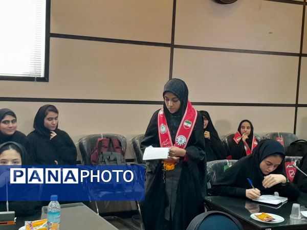 هم‌اندیشی فرماندار تفت با دانش‌آموزان 