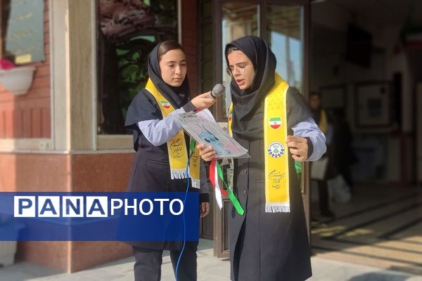  آیین وطن‌یار در مدرسه فرزانگان1 اسلامشهر باحضور خانواده شهید شاکری 