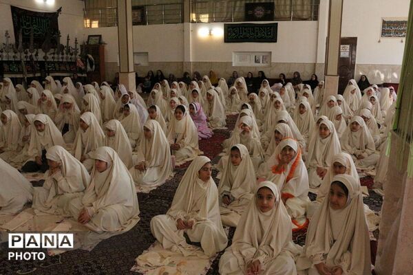 آغاز مسیر بندگی؛ جشن تکلیف دانش‌آموزان دختر فیروزکوهی