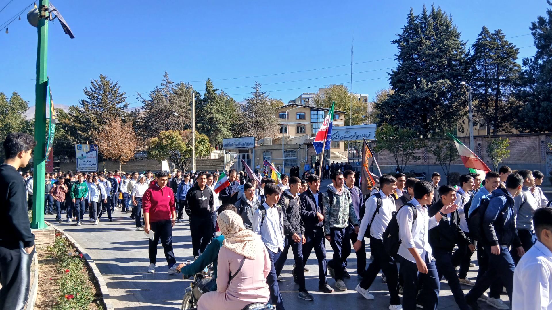 برگزاری راهپیمایی ۱۳ آبان ماه در تویسرکان