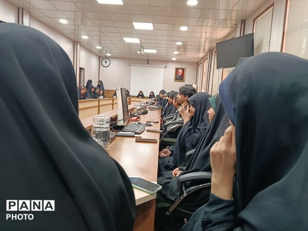 نشست صمیمی خبرنگاران پانا با مدیرکل آموزش و پرورش قم